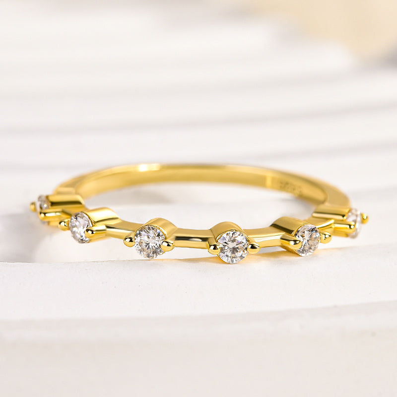 Louily Moissanite 0.2 Ct Round Cut Women's Wedding Band