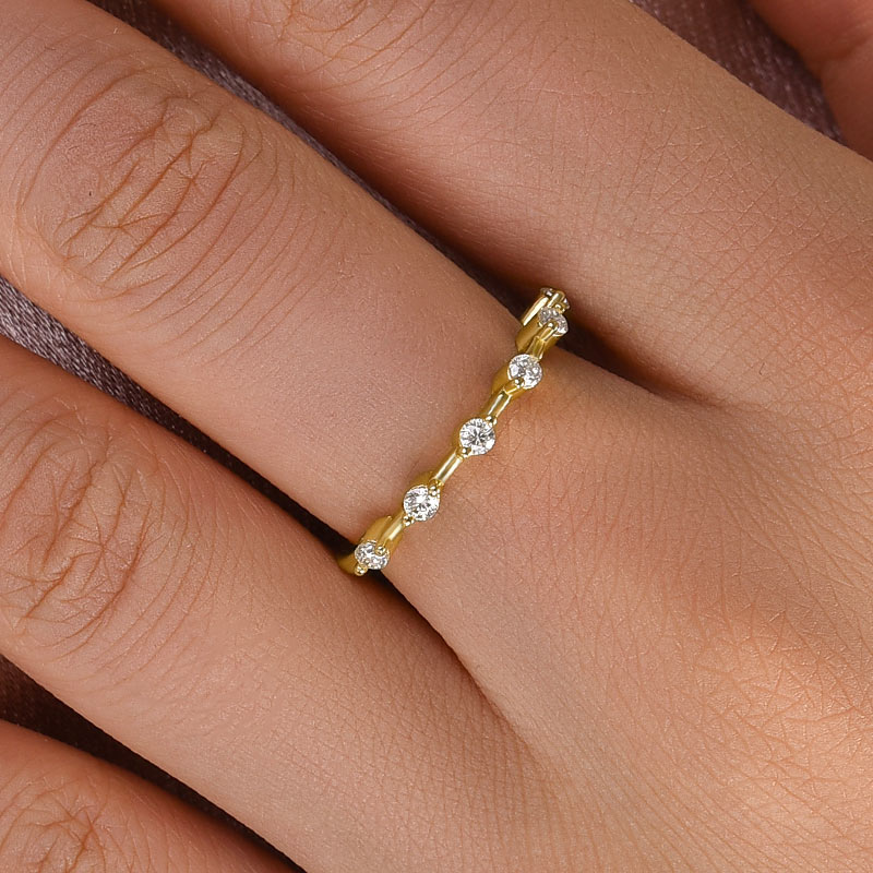 Louily Moissanite 0.2 Ct Round Cut Women's Wedding Band