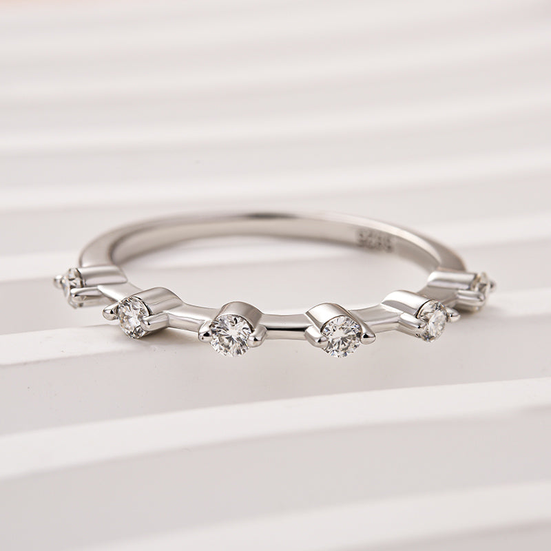 Louily Moissanite 0.2 Ct Round Cut Women's Wedding Band