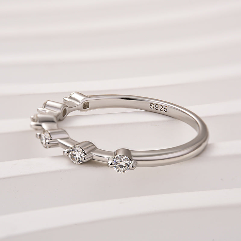 Louily Moissanite 0.2 Ct Round Cut Women's Wedding Band