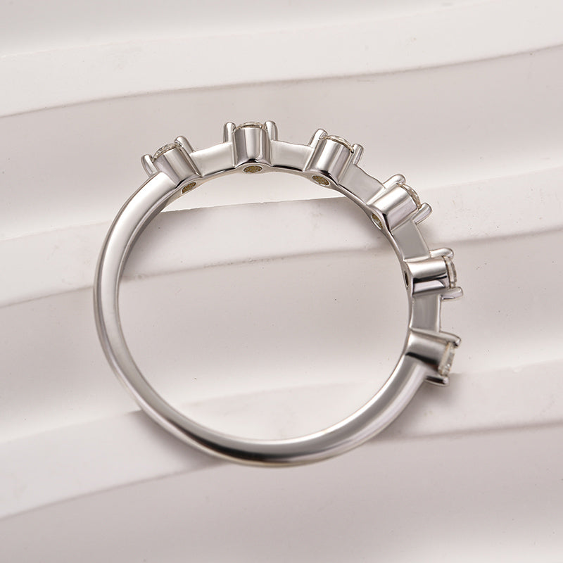 Louily Moissanite 0.2 Ct Round Cut Women's Wedding Band