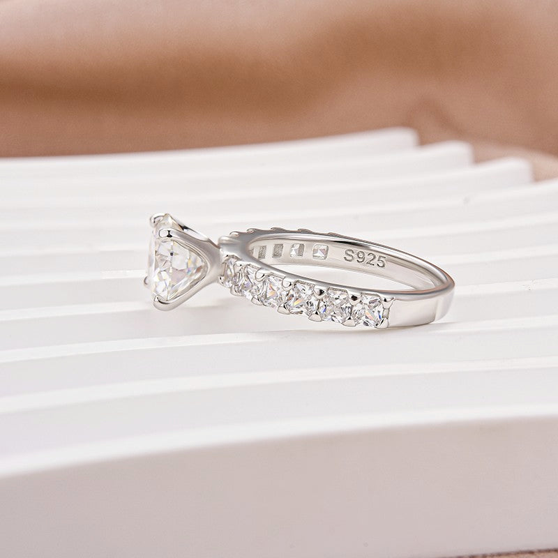 Moissanite 2.0Ct Round Cut Engagement Ring In Sterling Silver